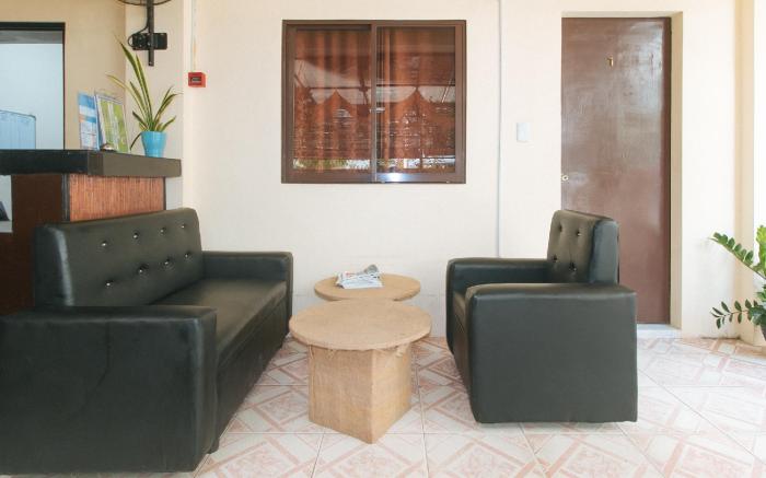 RedDoorz @ The Central Inn Boracay Island