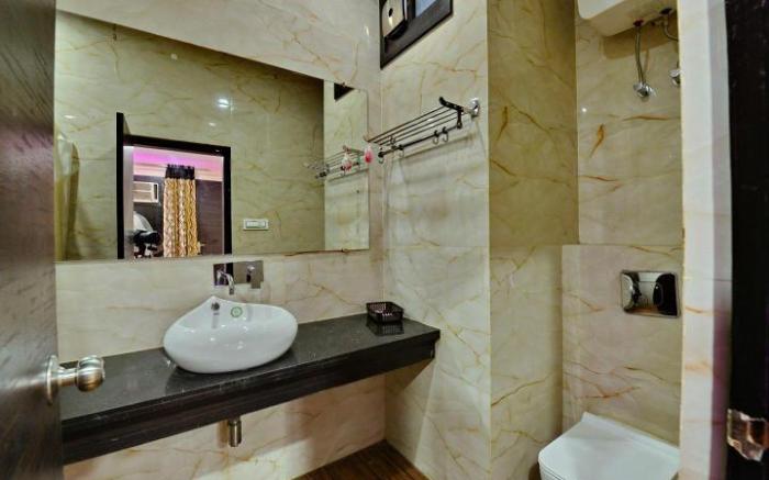 HOTEL SAMRAT IN
