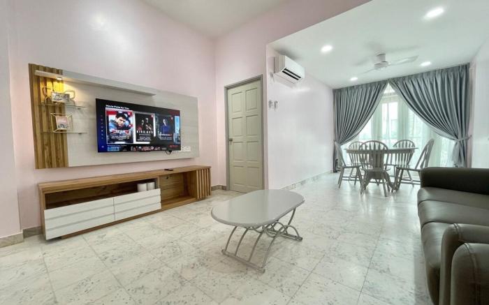 Escape to Langkawi: 3-BR Apt w/ Balcony + Netlfix