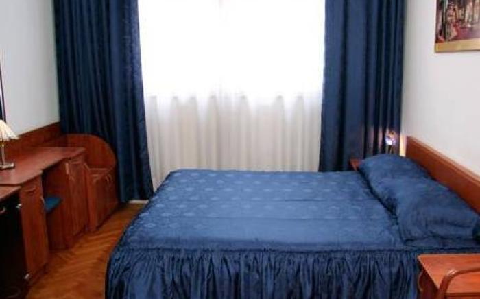 Happy Brothers - Center of Split