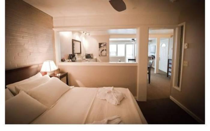 Bird Rock Hotel