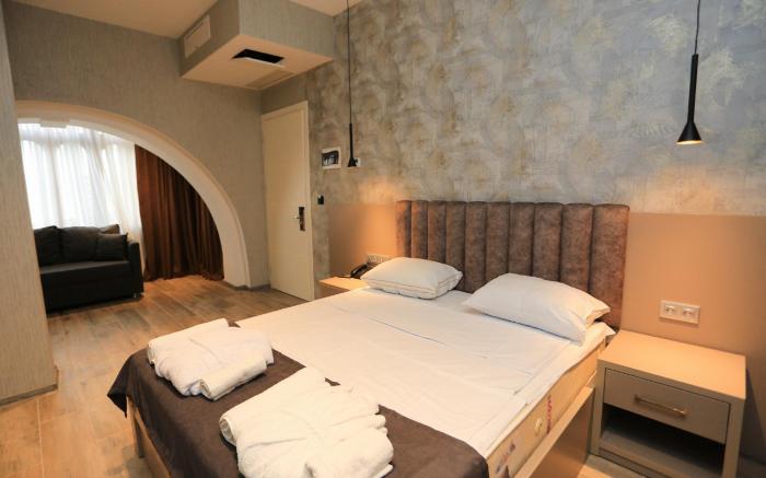 EMERALD HOTEL