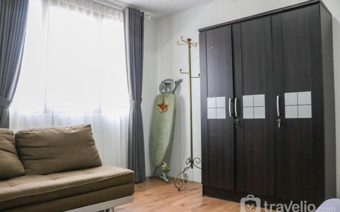 Cozy Living and Modern 2BR Puri Garden By Travelio