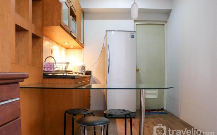 Cozy Living and Modern 2BR Puri Garden By Travelio