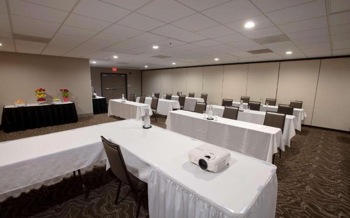 Country Inn & Suites by Radisson, Fargo, ND