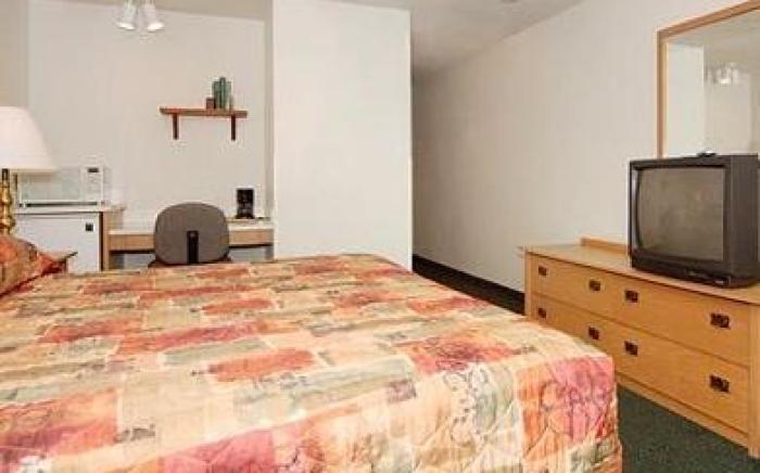 Rodeway Inn & Suites Hwy 217 & 26 W