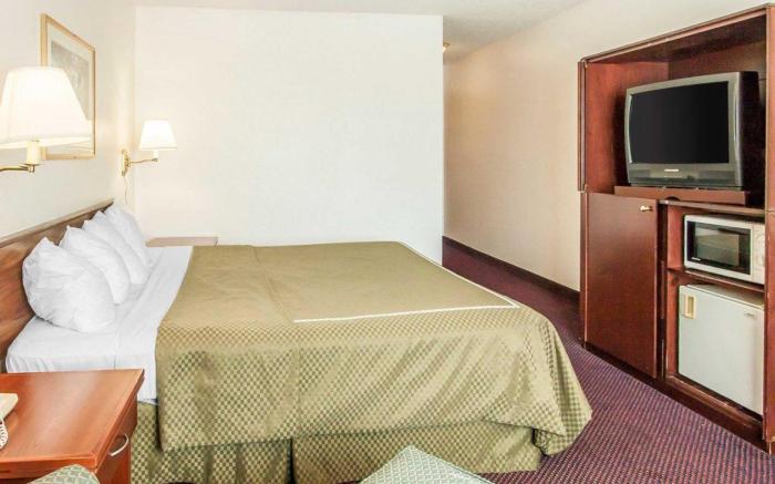 Rodeway Inn & Suites Hwy 217 & 26 W