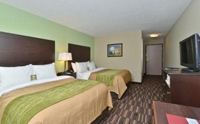 Comfort Inn & Suites Kansas City - Northeast