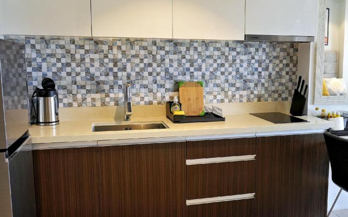 Dominiks Stylish Res. Gem Ocean View Pool Tambuli