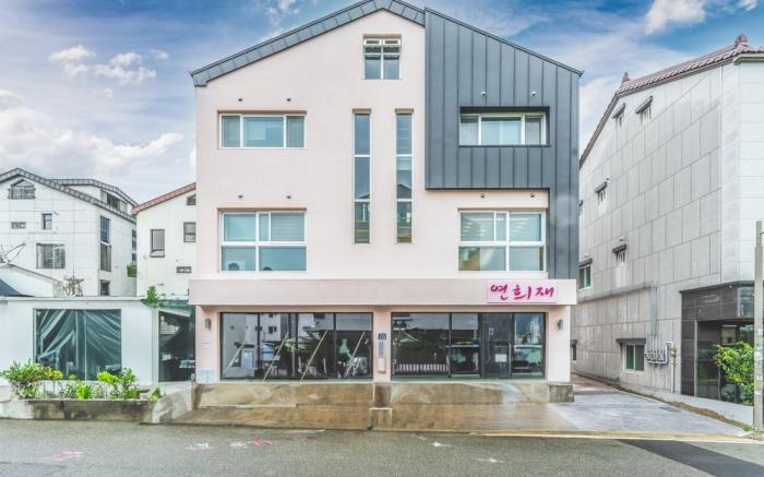 Yeonhuijae Pool Villa Private Beomeo Branch
