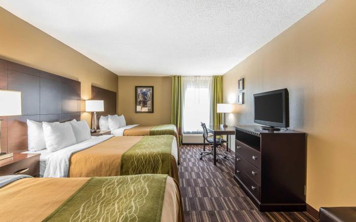 Comfort Inn & Suites Kansas City - Northeast