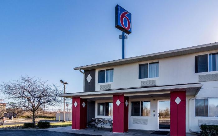 Motel 6 Barkeyville, PA