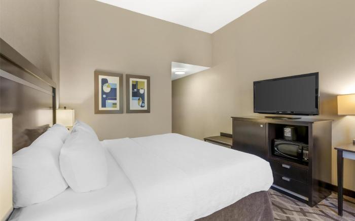 Best Western Plus Travel Hotel Toronto Airport