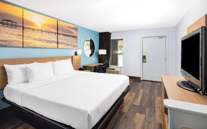 Days Inn by Wyndham Pensacola West