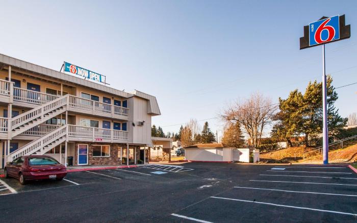 Motel 6 Bremerton, WA