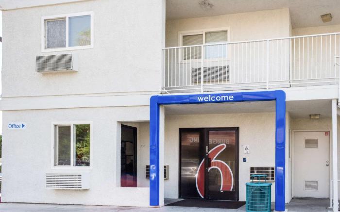 Motel 6 Bakersfield, CA - East