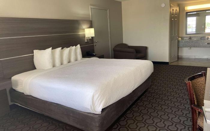 Days Inn by Wyndham Wagoner