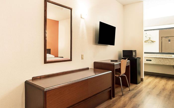 Motel 6 Covington, TN