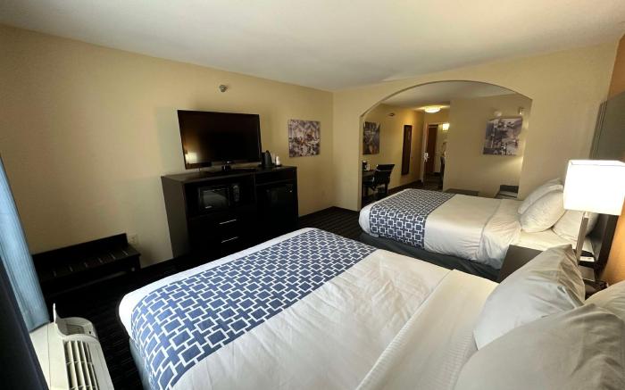 Best Western Plus Bass Hotel & Suites
