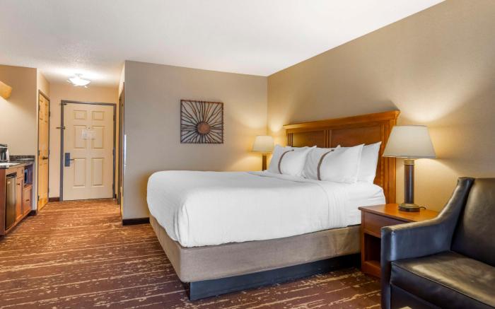 Best Western Premier The Lodge on Lake Detroit