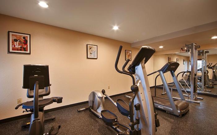 Sure Stay Hotel by Best Western East Brunswick Inn