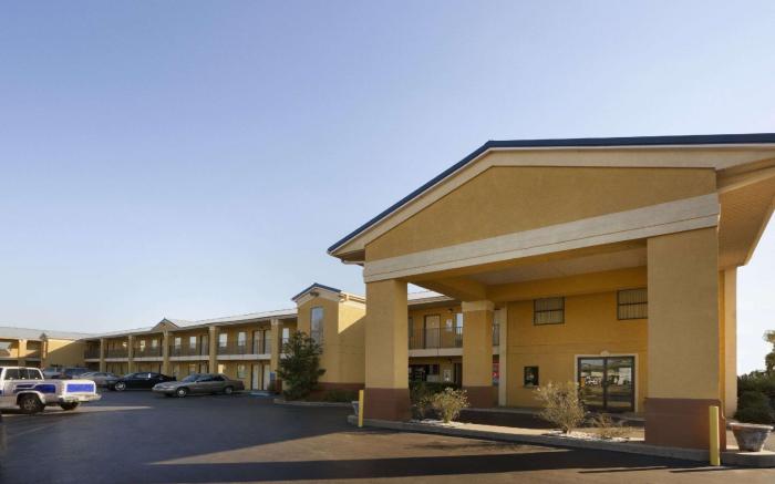 Super 8 By Wyndham Monroe