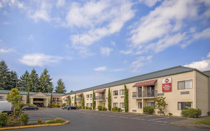 Best Western Plus Plaza by the Green