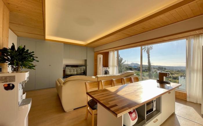 Levillage Aewol Beautiful Jeju Garden with Ocean View and Forest View - B