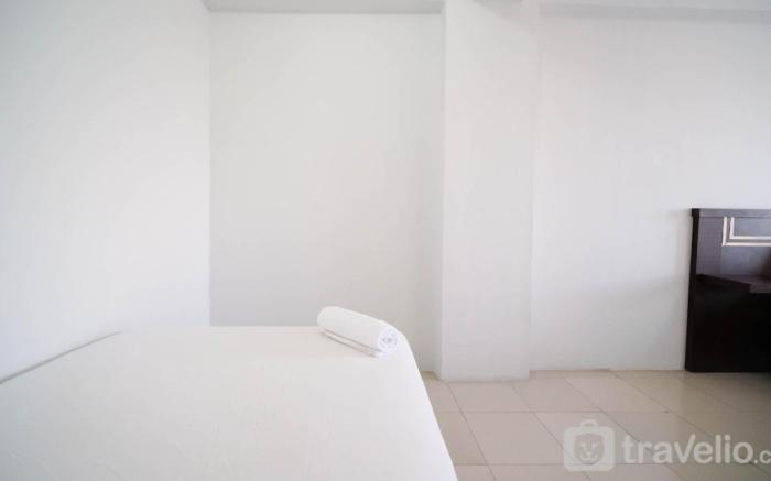 Simple 2BR Extra Bed at Menara Rungkut By Travelio
