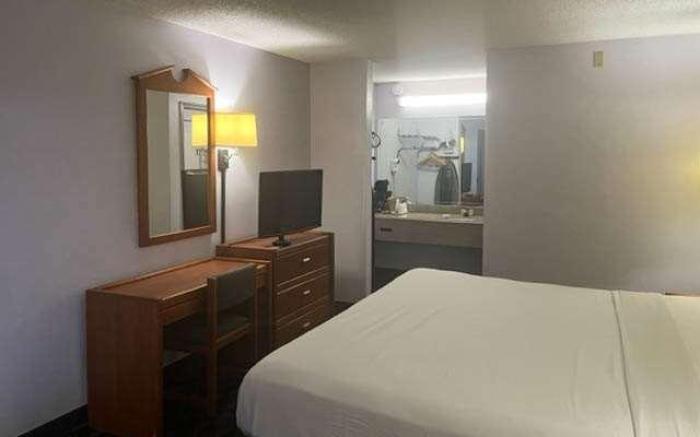 Studio 6  Suites Louisville, KY - Airport Expo Center