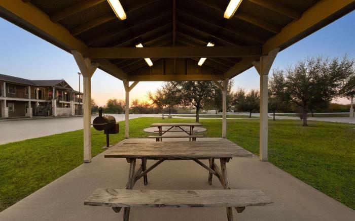 Eagle's Den Three Rivers Texas a Travelodge by Wyndham
