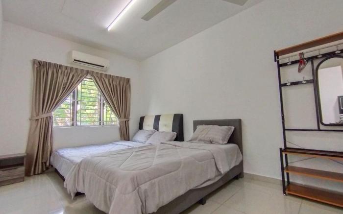No 70 Sunlight Homestay 4R3B - (24 Pax, Karaoke)