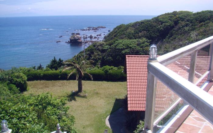 hotel cliff-side