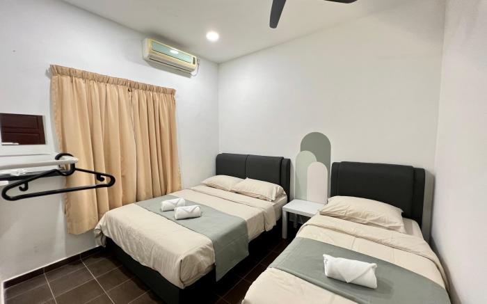 Yolo 10PAX CentralTown in AirPutih, PS4, Netflix