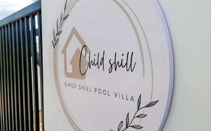 Child shill pool villa huahin 