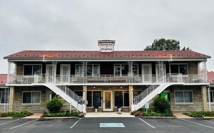 Murray Inn and Art Gallery