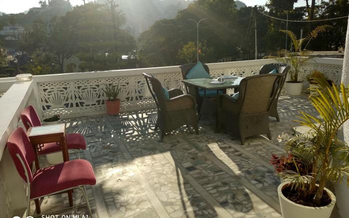 Hotel Lake Inn