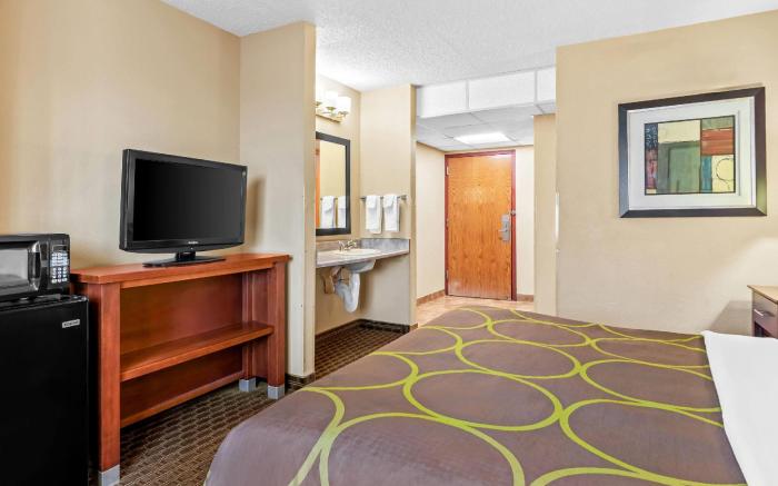 Super 8 by Wyndham Sturtevant/Racine