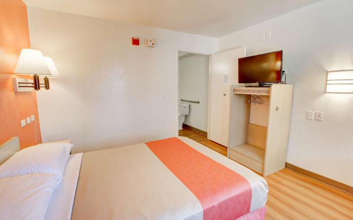 Motel 6 Westminster, CA - North