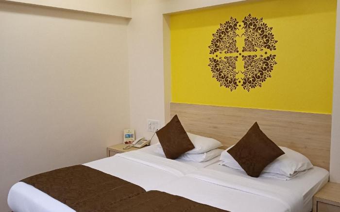 Rajhans Hotel