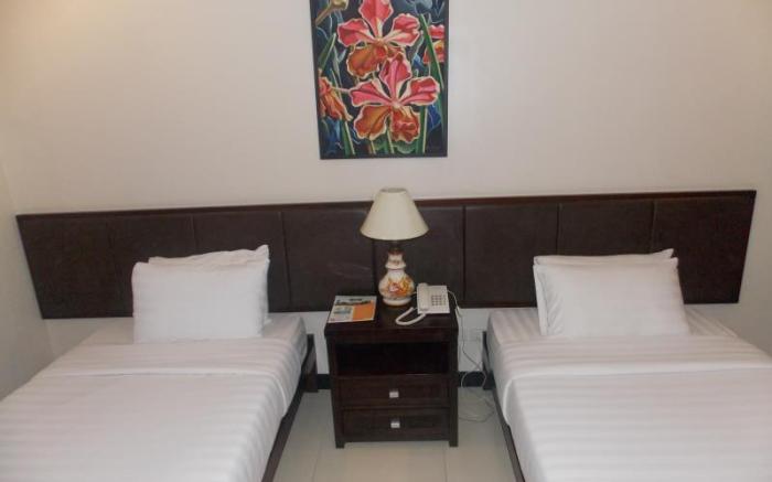 Main Hotel and Suites