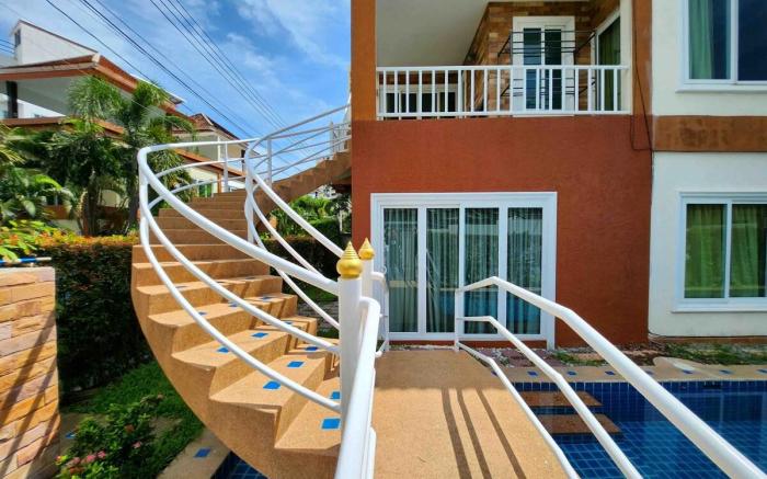 Downtown 6-bedroom pool villa, near the beach