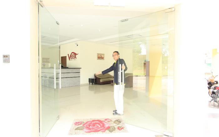 Veer Hotel