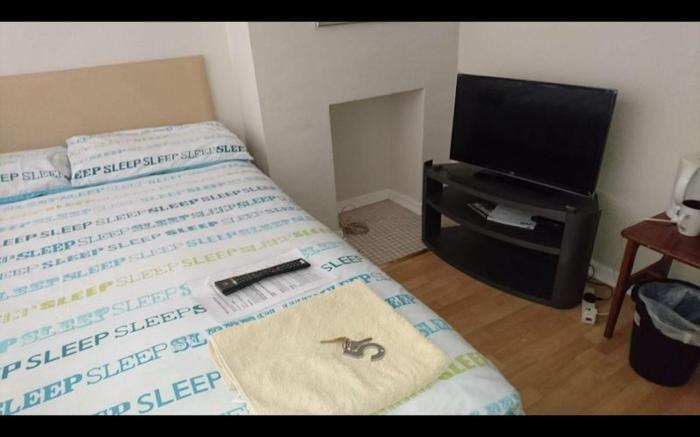 Family Room Sleeps 3 with 1 double and 1 single bed Ground Floor Private shower