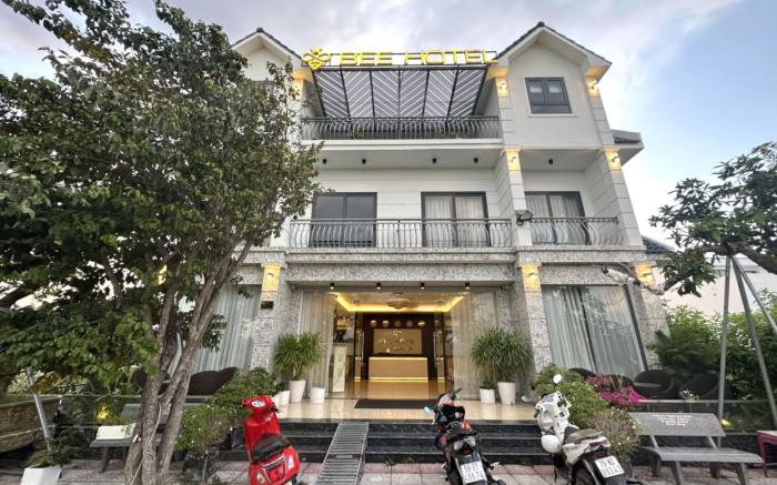 Capital O 1194 Bee Hotel