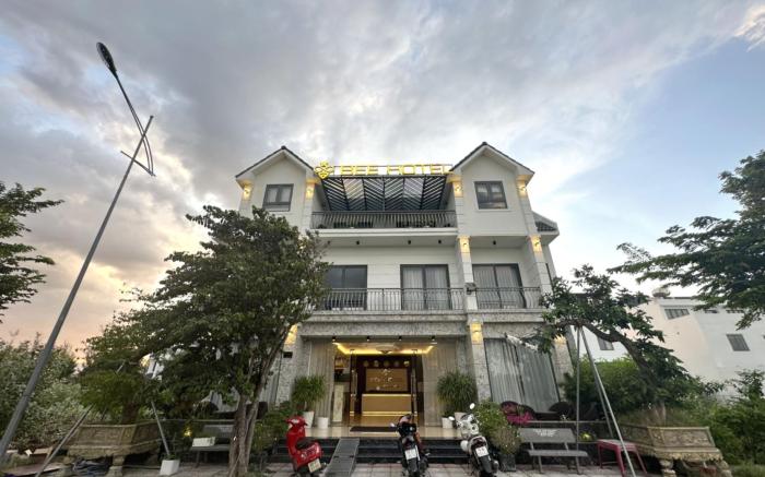 Capital O 1194 Bee Hotel