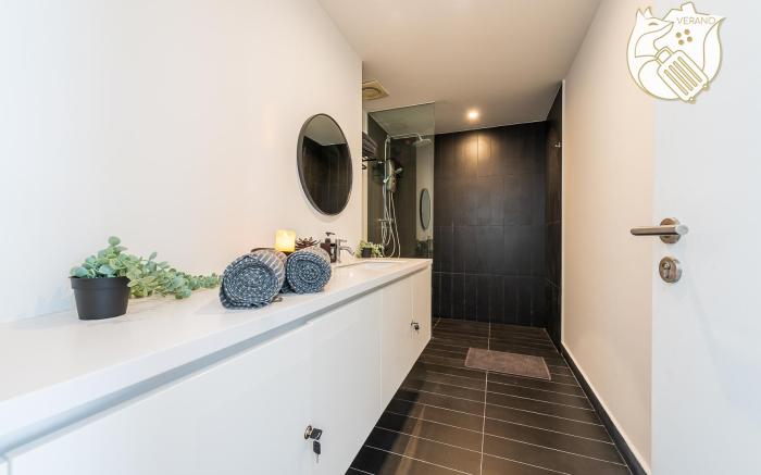 Urban Studio Oasis: 4Pax The Hub SS2,PJ by Verano