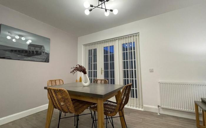 Luxurious Elegant Holiday home+Bike store-Sleeps 6