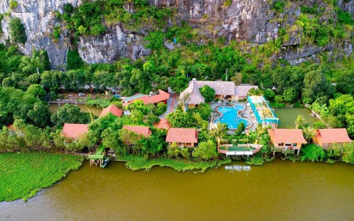 Xuan Son Lakeside Bungalow