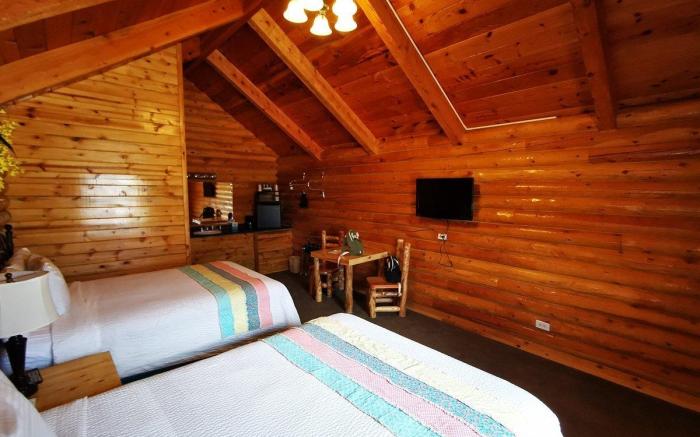 Bryce Canyon Log Cabins